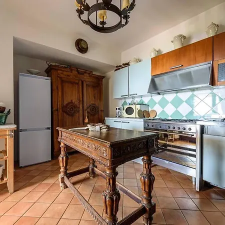 Villa Gina, *