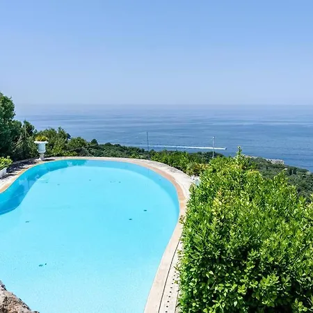 Gina - Infinity Pool - Capri אנה קאפרי