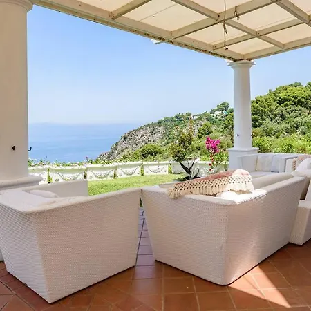Gina - Infinity Pool - Capri *