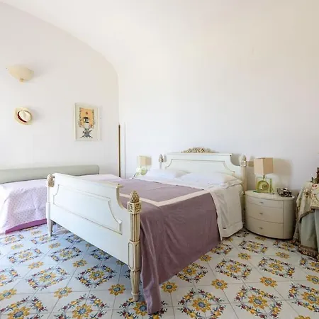 Villa Gina, *