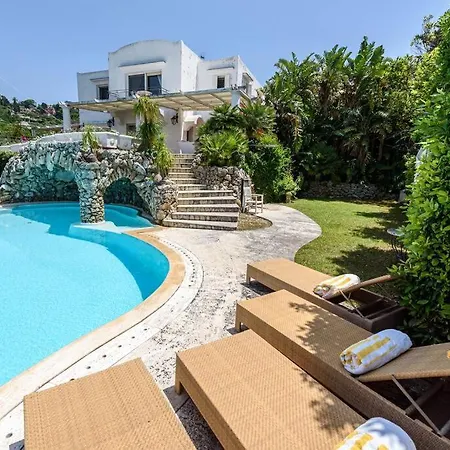 Gina - Infinity Pool - Capri *