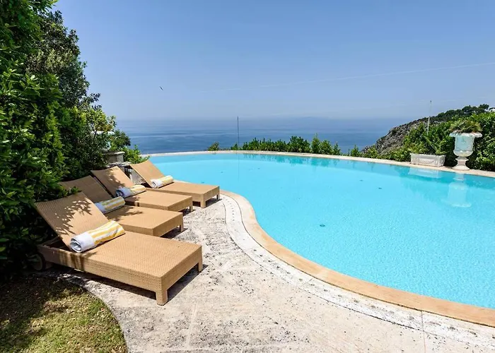 Gina - Infinity Pool - Capri Villa