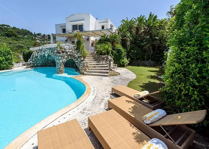 Gina - Infinity Pool - Capri *